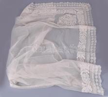 1860-1900 között, 3 darab csipke terítő, néhol folttal, 90x90 cm, 240x32 cm, d: 92 cm. Ritka gyűjtői...