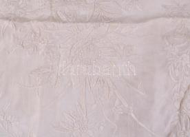 Kalocsai fehérhímzéses terítő. 1860-1900 között, cca 170x55 cm. Ritka!