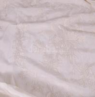 Kalocsai fehérhímzéses terítő. 1860-1900 között, cca 170x55 cm. Ritka!