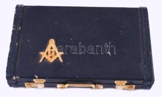 Szabadkőműves névjegykártyatartó, kopással, 6,5x10 cm