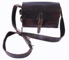 MÁV bőr kalauz táska, kis kopással, 15x25 cm