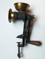 Századeleji mákdaráló jó állapotban