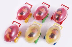 6 darab moncsicsi babakocsiban retro trafikáru játék, h: 9 cm