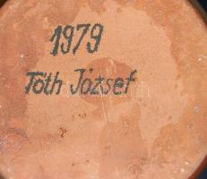 Tóth József jelzéssel: népi mintás porcelán kancsó 24 cm magas + díszes mázas kancsó jelzéssel 20 cm...