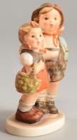 Hummel Goebel gyermekpár, jelzett, hajon kis sérüléssel, m: 10 cm