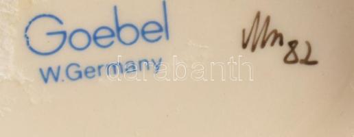 Hummel Goebel gyermekpár, jelzett, hajon kis sérüléssel, m: 10 cm
