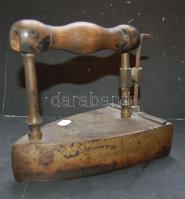 Századeleji parazsas fanyeles vasaló