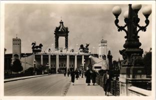 Budapest XIV. A XXXIV. Nemzetközi Eucharisztikus Kongresszus főoltára (Dr. Lechner Jenő műépítész alkotása)