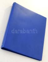 Négygyűrűs mappa benne 24db, többféle osztású berakólappal. Használt, jó állapotban