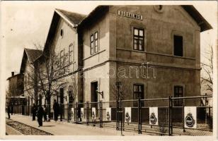 1937 Bácsalmás, vasútállomás, vasutasok, Schmoll Pasta cipőkrém fém reklámtáblák + "KISKUNHALAS - BAJA jm" vasúti mozgóposta bélyegző