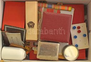 "Nagypapa kincsesládája" kartondobozban, bruttó ~1kg súlyban, benne jelvények, kitüntetések, dobozok, kulcs stb. T:vegyes
