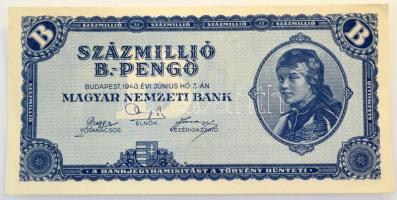 1946. 100.000.000BP. A 100 millió B-Pengős a Magyar Nemzeti Bank által - a II. világháborút követő hazai hiperinflációs időszak során - kibocsátott, a mai napig is a világ legnagyobb névértékű, még forgalomba került bankjegye. A Pengő ezekben a hónapokban olyan sebességgel veszített az értékéből, hogy egymás után, gyakorlatilag pár hetente jelentek meg az egyre nagyobb névértékű bankók. Ennek köszönhetően a Pengő hattyúdala során megfigyelhető érdekesség, hogy az egyes nagyságrendekben megjelent 100 milliós névérték a grafikai elemeket közel változatlanul hagyta, a névértéken kívül az egyetlen változás a papírpénzek eltérő színe: a 100 millió Pengő sárga-barna, a 100 millió Milpengő zöld, míg a jelen aukciónk tárgyát képező 100 millió Bilpengő kék színváltozatban került forgalomba. T:AU sarokhajlások Hungary 1946. 100.000.000 B-Pengő. The 100 million B-Pengős are the world's largest denomination banknote, issued by the Hungarian National Bank during the domestic hyperinflation period following World War II. The Pengő lost its value at such a speed in these months that banknotes of increasingly larger denominations were issued one after another, practically every few weeks. Due to this, an interesting observation during the Pengő's swan song is that the 100 million denominations issued in each order of magnitude left the graphic elements almost unchanged, the only change apart from the denomination is the different color of the paper money: the 100 million Pengő is yellow-brown, the 100 million Milpengő is green, while the 100 million Bilpengő, which is the subject of our current auction, was issued in a blue color variant. C:AU corner folds Adamo P39