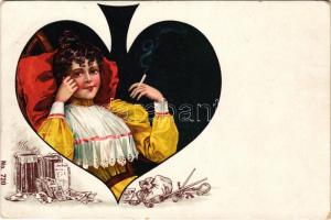 Cigarettázó hölgy, pikk kártyalapon. No. 720. / Smoking lady on a Spades French playing card. litho