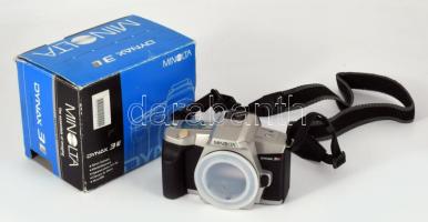 Minolta Dynax 3L fényképezőgép, objektív nélkül, dobozában.