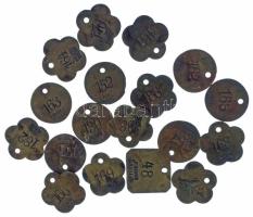 DN "Fischer" bronz bárca (18x), "102-187" közötti sorszámmal 10xklf virágformájú bárcák (32x33mm) + "130-177" közötti sorszámmal 7xklf körformájú bárcák (30mm) + "48" sorszámmal négyzetformájú bárca (32x33mm), mindegyik "FISCHER BUDÁN" gyártói jelzéssel T:XF,VF, patina