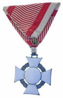 1916. "A Katonai Érdemkereszt III. Osztálya hadidíszítménnyel és kardokkal" zománcozott Ag...