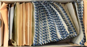 Postatiszta magyar borítékos rendező cipős dobozban, kb az 1916-1990 közötti időszakból, benne teljes sorok