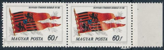 1981 Történelmi zászlók 60f ívszéli pár, a fekete szín kettősnyomatával (betapadásnyomok / gum disturbances)