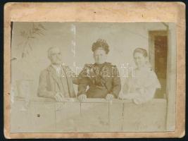 cca 1910 Zarándy Bertalan kisgyőri (Borsod megye) tiszteletes szőlőbirtoka és családja, 2 db keményhátú fotó, feliratozva, 9×12 és 17×12 cm