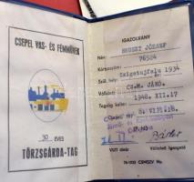 62db törzsgárda igazolvány és emléklap, néhányban jelvény, közte: "Ikarus", "MÁV&quot...