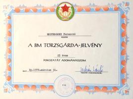 62db törzsgárda igazolvány és emléklap, néhányban jelvény, közte: "Ikarus", "MÁV&quot...