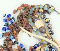Vegyes bizsu nyakláncok, benne finom üveg munkák, csont nyakláncok, borostyán stb 11 db