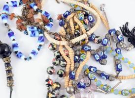 Vegyes bizsu nyakláncok, benne finom üveg munkák, csont nyakláncok, borostyán stb 11 db
