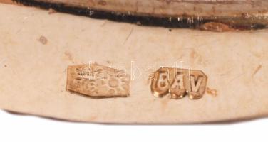 Arany (Au) gyűrű, 18k, benne 2 darab 0,2ct-os gyémánt és 3 darab cca 0,18ct-os smaragd, m: 54, jelze...