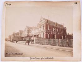 ca 1890 Kusakabe Kinbei, (1841-1932) Japán, Yokohama kikötő / Látkép Cholnoky Jenő földrajztudós és utazó által feliratozott fotó kétoldalas fotó 33x26 cm /   ca 1890 Kusakabe Kinbei, (1841-1932) Japan, Yokohama harbor / Landscape photo captioned by geographer and traveler Jenő Cholnoky double-sided photo 33x26 cm