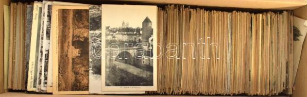 FRANCIAORSZÁG - Kb. 1500 db főleg RÉGI város képeslap dobozban, vegyes minőségben / FRANCE - Cca. 1500 mainly pre-1945 French town postcards in a box, in mixed quality