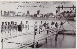 1910 Gyulafehérvár, Alba Iulia; A kolozsvári 6. honvéd divízió utászai a Maros partján hídépítés közben / K.u.K. military pioneers building a bridge on the Mures riverside. photo (EK)
