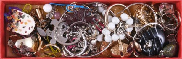 Kis doboznyi bizsu tétel.