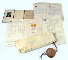 cca 1915-1925 Gábos Zoltán orvos, tisztifőorvos iratai: gimnáziumi és érettségi bizonyítványa, a M. Kir. Ferenc József Tudományegyetem által kiállított leckekönyve, bizonyítványai, orvosi diplomája (Pfeiffer Péter rektor és Demeter György dékán aláírásával), összesen 7 db, vegyes állapotban