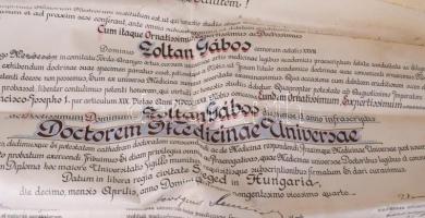 cca 1915-1925 Gábos Zoltán orvos, tisztifőorvos iratai: gimnáziumi és érettségi bizonyítványa, a M. ...