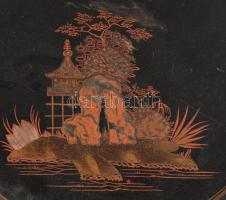 cca 1860 Japán lakkozott dísztál betéttel. Japán, Edo-kor, javítással, felületi sérüléssel, d: 34 cm