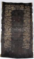 Terítő. cca 18. sz. második fele, magyar, fémszállal hímzett, sérüléssel, 85x42 cm
