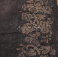 Terítő. cca 18. sz. második fele, magyar, fémszállal hímzett, sérüléssel, 85x42 cm