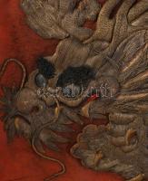 cca 20. sz. eleje, Kínai sárkánymintás falidísz, folttal, kis sérüléssel, 115x45 cm