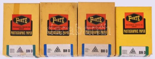 4 doboz Forte gyártmányú, ezüst zselatinos fényérzékenyítésű fotópapír.
