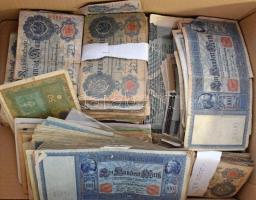 Német Birodalom 1900-1923 k. nagy doboznyi bankjegyből álló tétel T:vegyes German Empire cca 1900-1923. Lot consisting of a large box of banknotes C:mixed