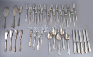 Ezüst (Ag) evőeszköz készlet 800-as ezüst, jelzett összesen nettó 2485 g + 5 db ezüst nyelű kés