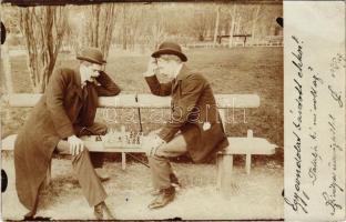 1904 Budapest, sakkozó férfiak a parkban / men playing chess in the park. photo (EK)
