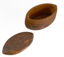 Japán Inró, orvosságos dobozka. Bambusz. XIX. sz. vége, Japán. Minden oldalán és az alján is gazdago...