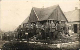 1917 Kőrösmező, Körösmező, Yasinia, Yasinya, Jaszinya, Jassinja, Jasina (Máramaros); Német katonák kutyával / WWI German military, soldiers with dog. photo (EK)