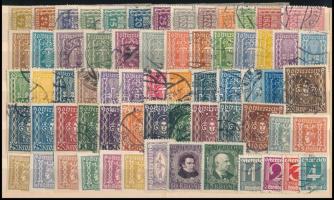 Ausztria 1922-1932 129 db klf bélyeg kétoldalas kis berakólapon (Mi EUR 220.-)
