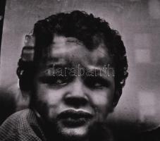 Mike Levin (?) Cím nélkül (Elvágyódás). Zselatinos nagyítás, fotópapír, kartonon. Pecséttel jelzett,...