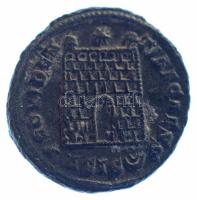 Római Birodalom 326-329 / II. Constantius / Siscia / Follis bronz (3,08g) T:XF patina
Roman Empire ...