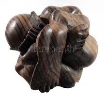 Faragott keményfa figura asztaldísz, 8x7 cm