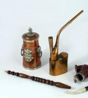 5 darabos pipázással kapcsolatos tétel, dohánytartó, réz pipa, pipaszárak, pipa