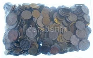 Vegyes, magyar és külföldi érmetétel mintegy ~1kg súlyban T:vegyes Mixed, Hungarian and foreign coin lot (~1kg) C:mixed